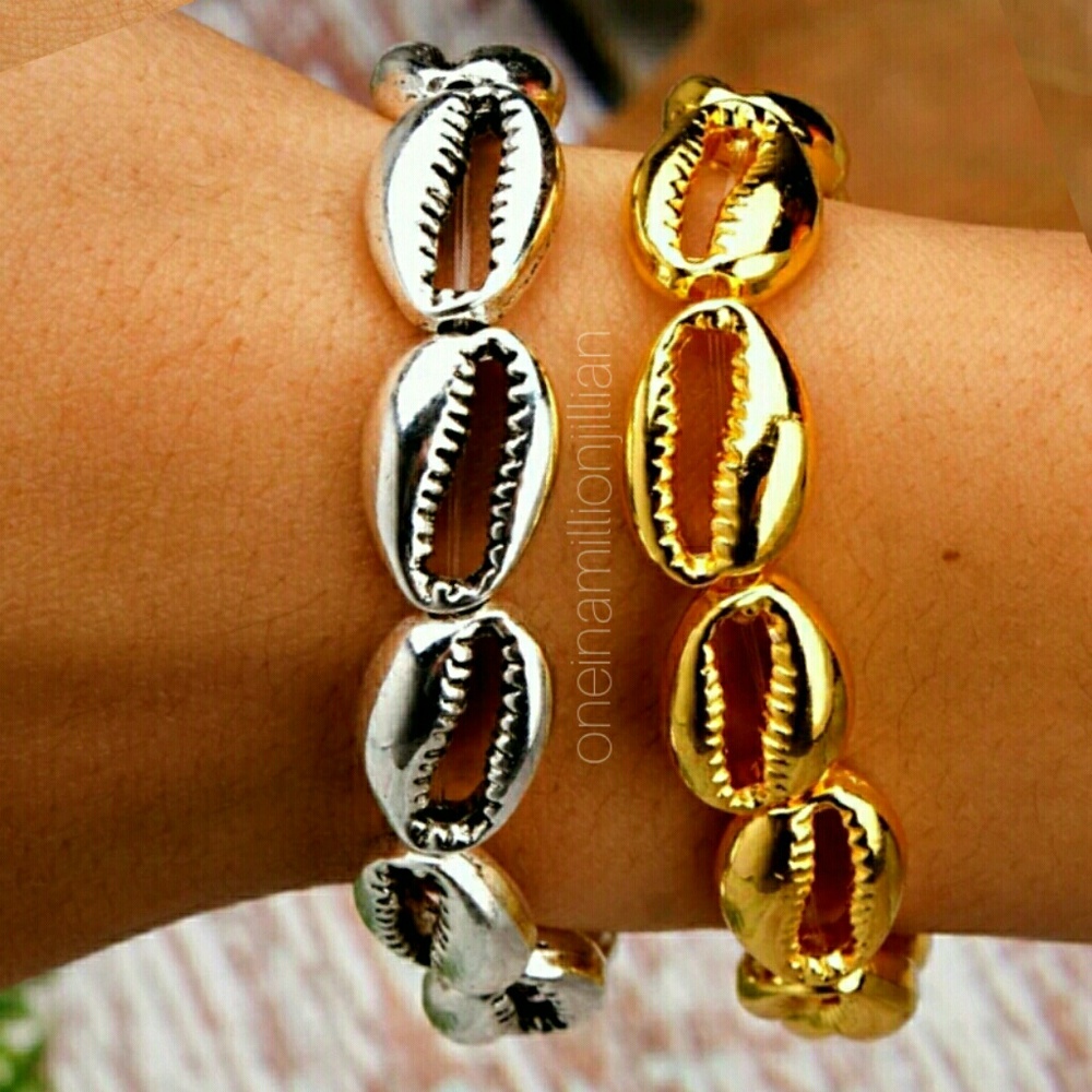 Metallic Cowrie Shell Stretch Bracelet - Silver